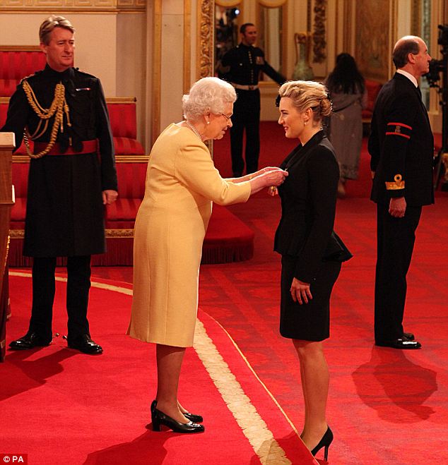 Кейт Уинслет получила орден Британской империи из рук королевы Елизаветы II3