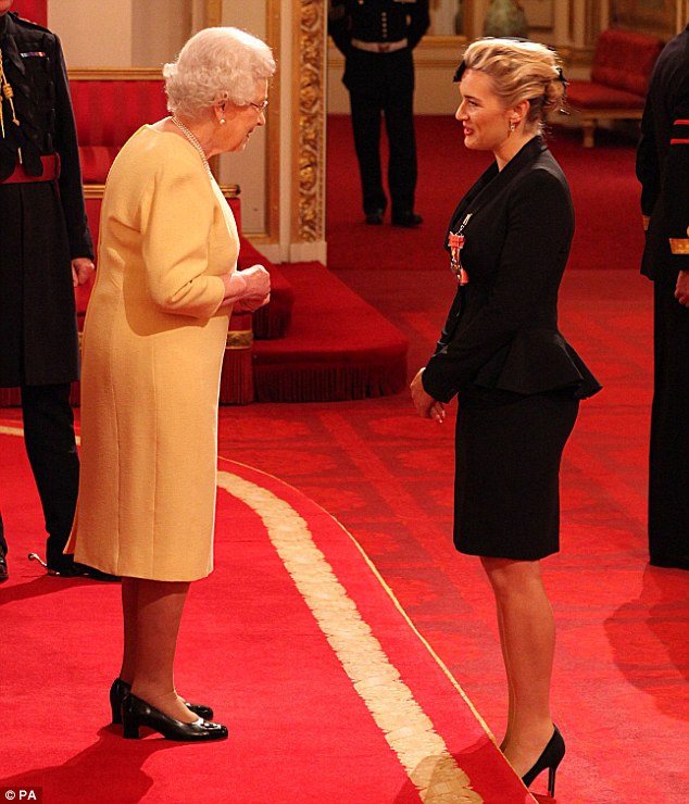 Кейт Уинслет получила орден Британской империи из рук королевы Елизаветы II6