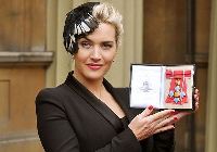 Кейт Уинслет получила орден Британской империи из рук королевы Елизаветы II6