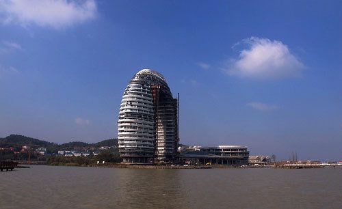 Строящийся в Китае семизвездочный отель называется «крышкой для унитаза»2