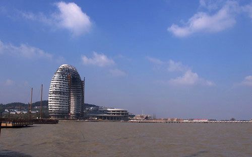 Строящийся в Китае семизвездочный отель называется «крышкой для унитаза»5