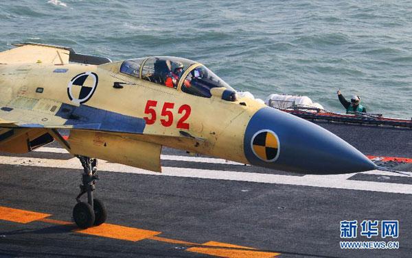 В Китае начали подготовку летчиков-'палубников' для авианосца 'Ляонин'