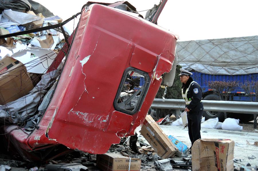 7 человек погибли, 35 пострадали в результате серии ДТП в Восточном Китае