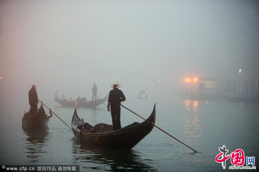 Красивая Венеция, окутанная туманом