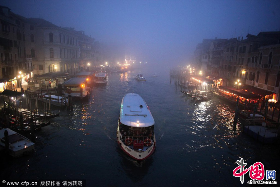 Красивая Венеция, окутанная туманом