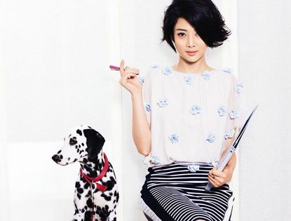 Телезвезда Инь Тао в стиле офис-леди попала на обложку модного журнала
