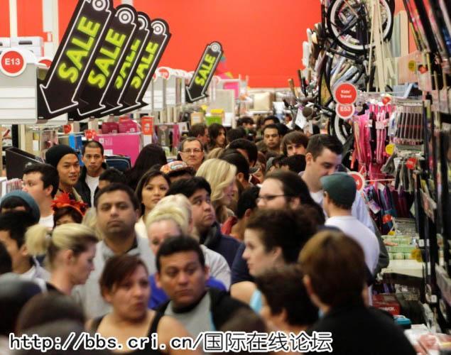 Американцы тоже любят скидки! Сумасшедший шопинг в Америке в «черную пятницу» (23 ноября)