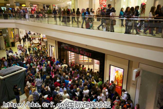 Американцы тоже любят скидки! Сумасшедший шопинг в Америке в «черную пятницу» (23 ноября)