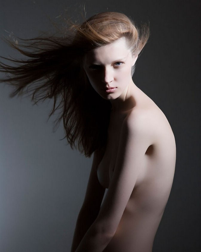 Снимки обнаженных девушек в объективе германского фотографа 德国摄影师拍摄 唯美风裸体少女写真