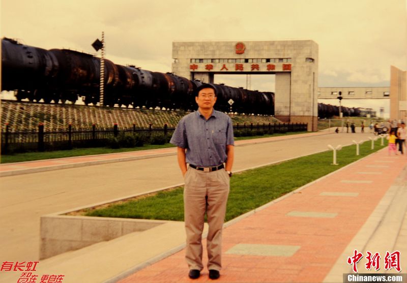 Жизненные фотографии руководителя проекта по созданию китайского палубного истребителя «Цзянь-15» Ло Яна 