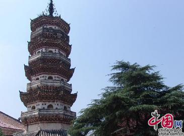 Храм Саньцзусы в горах Тяньчжушань