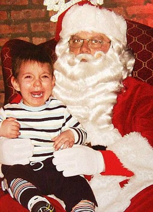 Интересные фото: Не все дети любят Санта-Клауса!