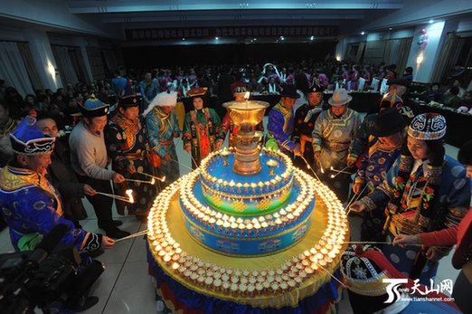 Ойрат-монголы в Синьцзяне отмечают традиционный праздник Зул1