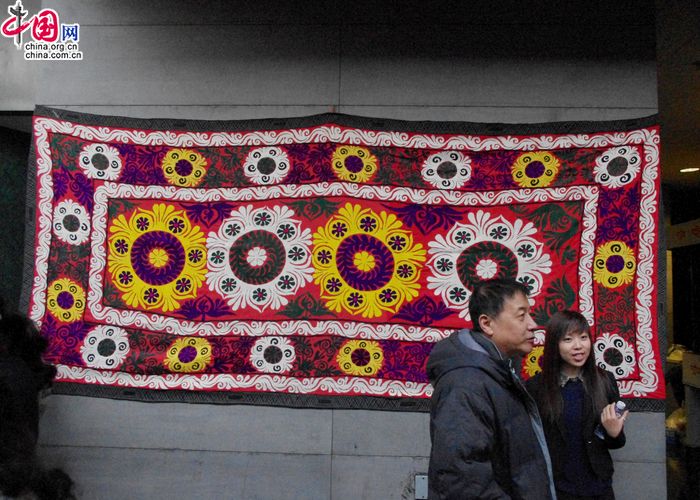 Выставка таджикского художника «О чем задумалась, Майсун?» - в Пекине