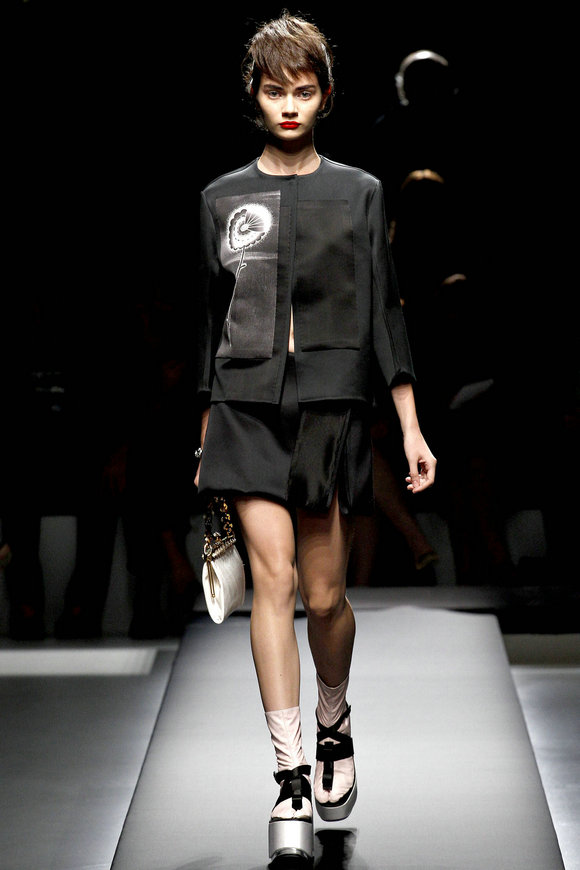 Модная женская одежда от бренда Prada на весну-лето 20132
