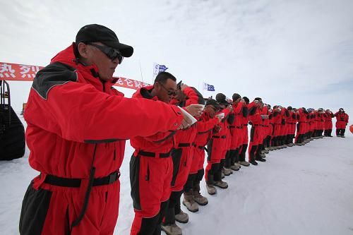 Переход 29-й китайской экспедиции в Антарктике от станции 'Чжуншань' к станции 'Куньлунь' 4