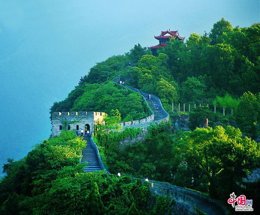 Путешествие по Китаю: Красивые пейзажи в городе Линьхай провинции Чжэцзян2
