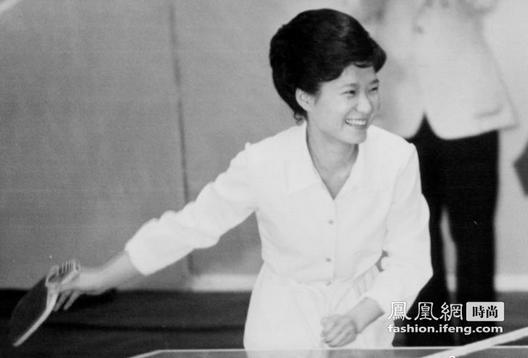 Модная первая женщина-президент Южной Кореи Пак Кын Хе