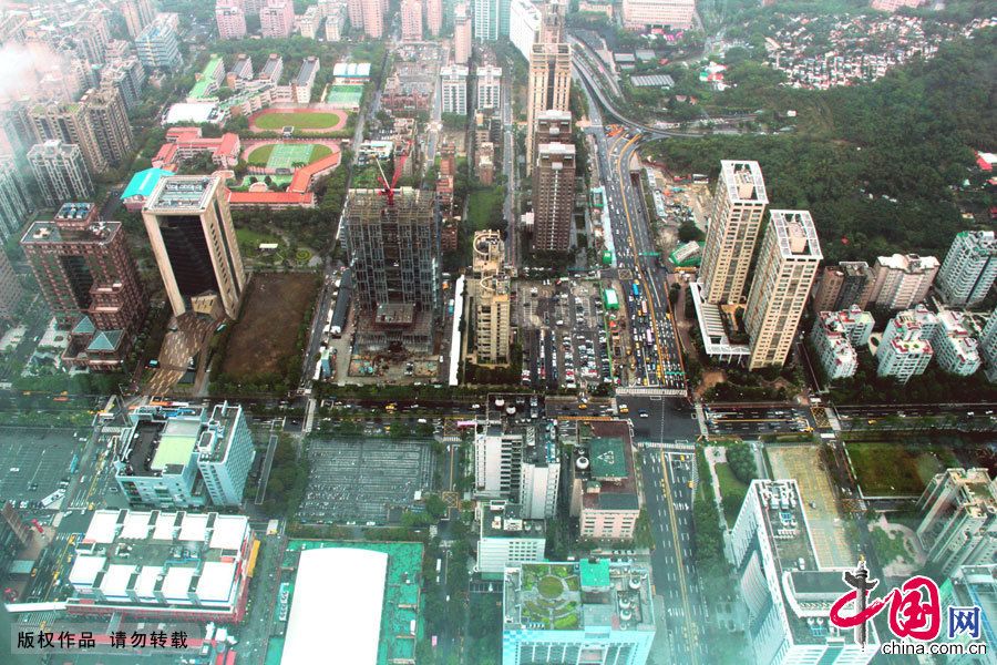 Тайбэй с высоты небоскреба «Тайбэй-101» 