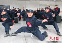30 боевых монахов Шаолиня поступили на военную службу военно-морского и сухопутного флота Китая