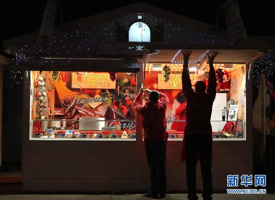 Фото: Сильная атмосфера Рождества в Париже3