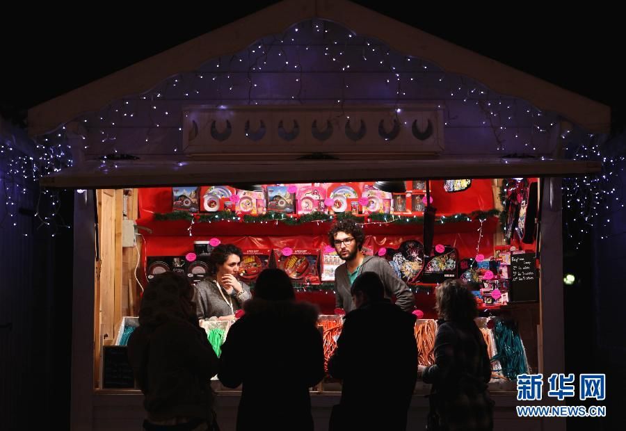 Фото: Сильная атмосфера Рождества в Париже5