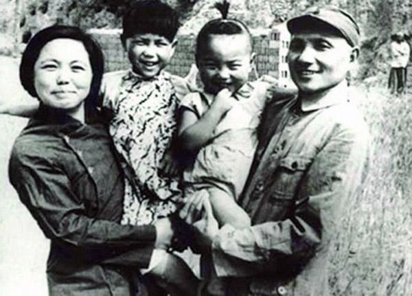 Бывшие лидеры КНР и их жены