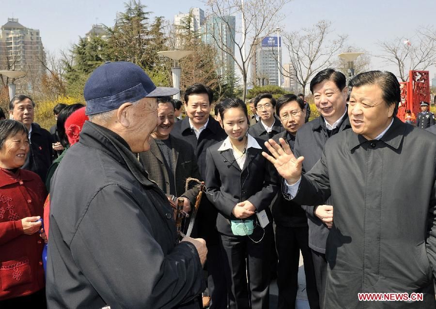 Лю Юньшань -- от простого корреспондента до члена высшего руководства КПК