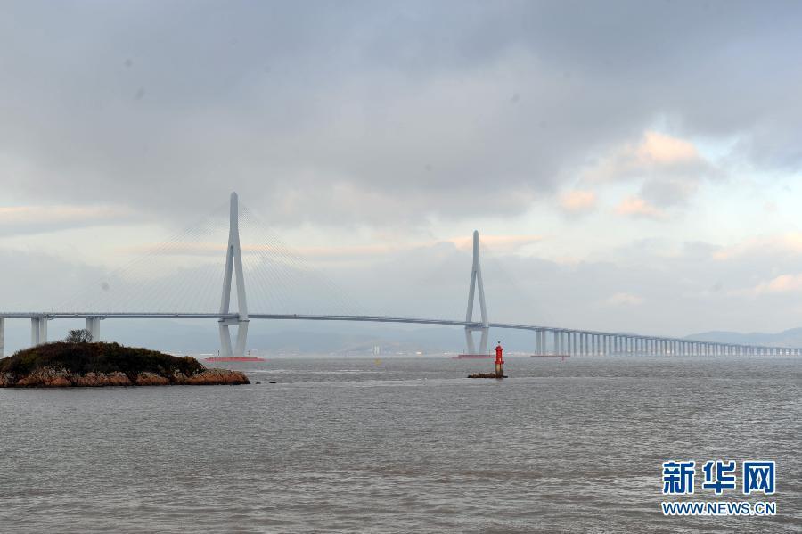 В Нинбо открыто движение по мосту через морской залив В Нинбо открыто движение по мосту через морской залив