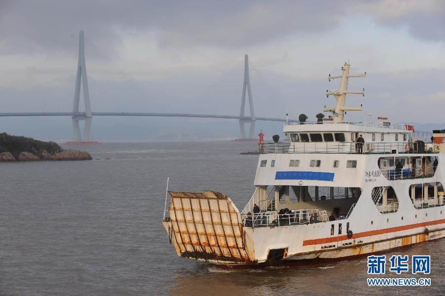 В Нинбо открыто движение по мосту через морской залив