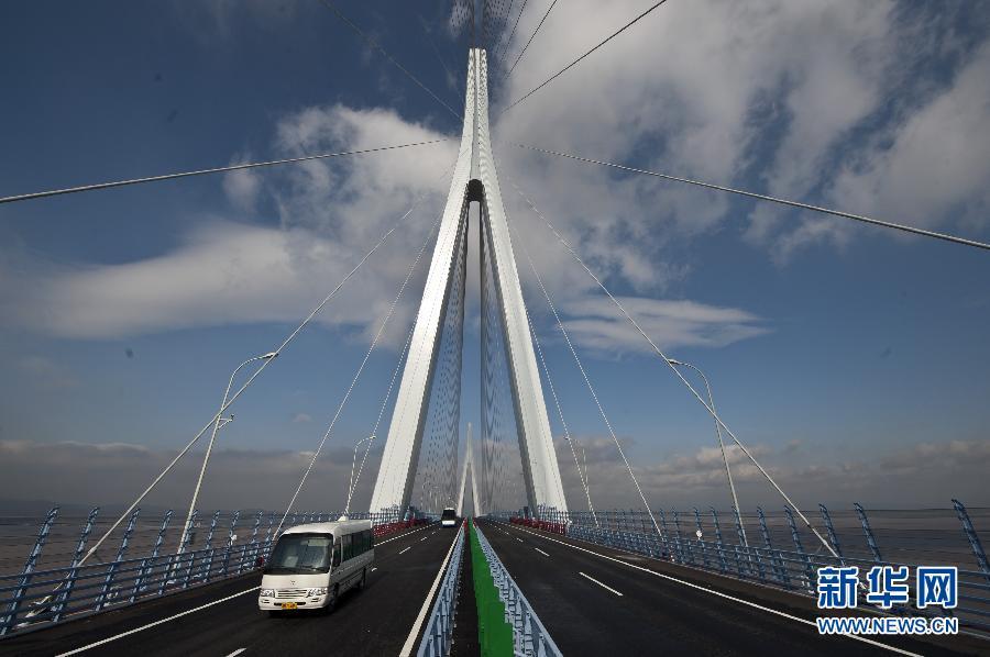 В Нинбо открыто движение по мосту через морской залив