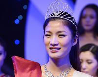 Ли Шуайи победила в финале конкурса в Китае 'Мисс мира туризма 2012'