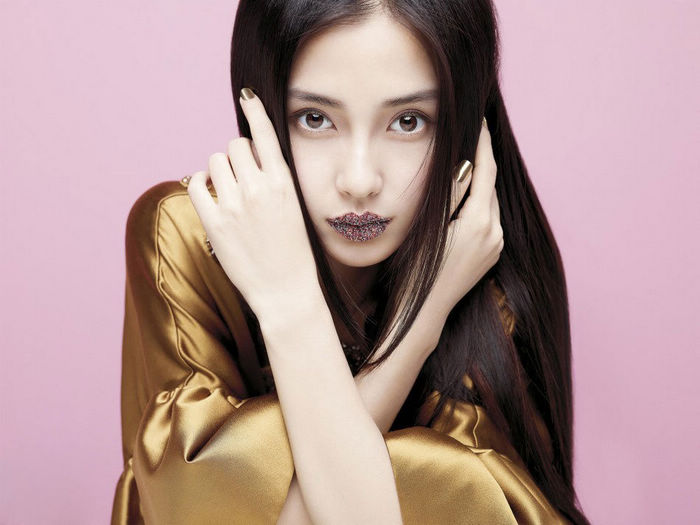 Красотка Angelababy попала на «VOGUE» Angelababy《VOGUE》開年大片 紅唇魅惑鎮氣場