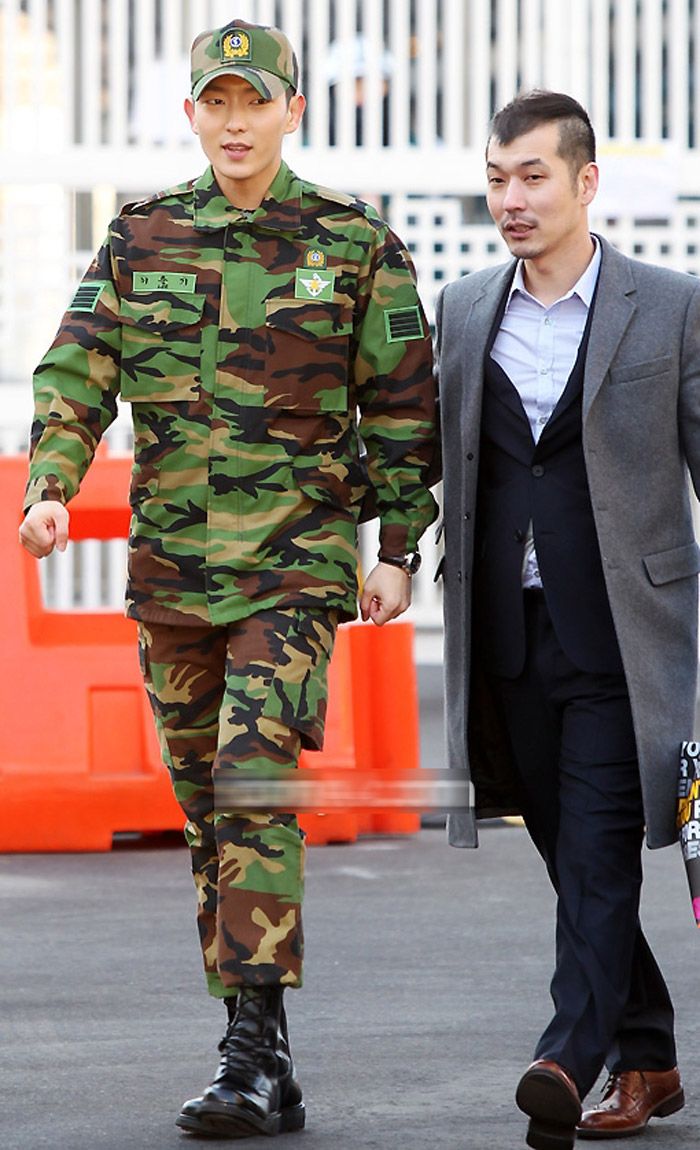 Южнокорейские звезды, которые завершили службу в армии в 2012 году3