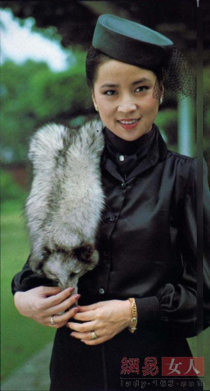 Жена Чжеки Чана Линь Фэнцзяо: очень очаровательная женщина