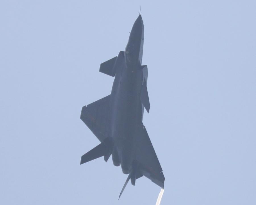 Китайский истребитель J-20 совершил новый испытательный полет