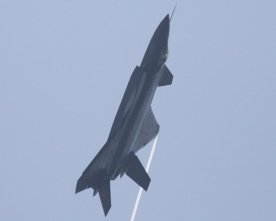 Китайский истребитель J-20 совершил новый испытательный полет