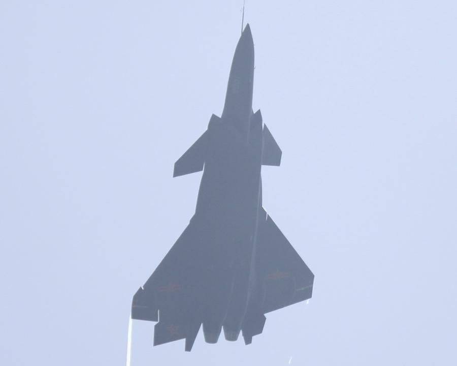 Китайский истребитель J-20 совершил новый испытательный полет