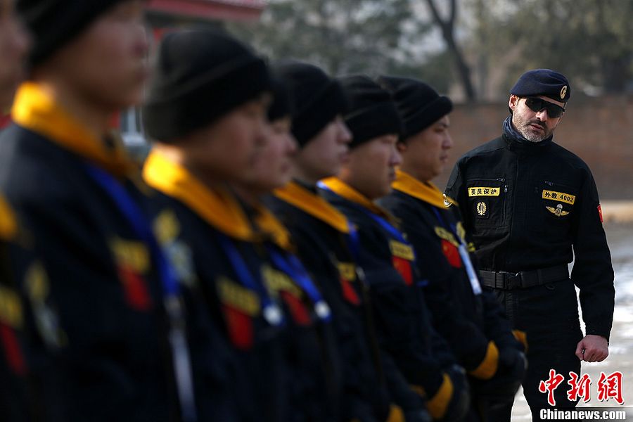 Фото: посещение китайского лагеря тренировки телохранителей