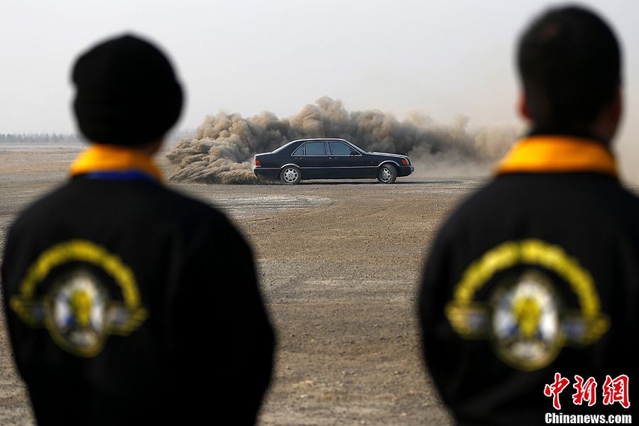 Фото: посещение китайского лагеря тренировки телохранителей