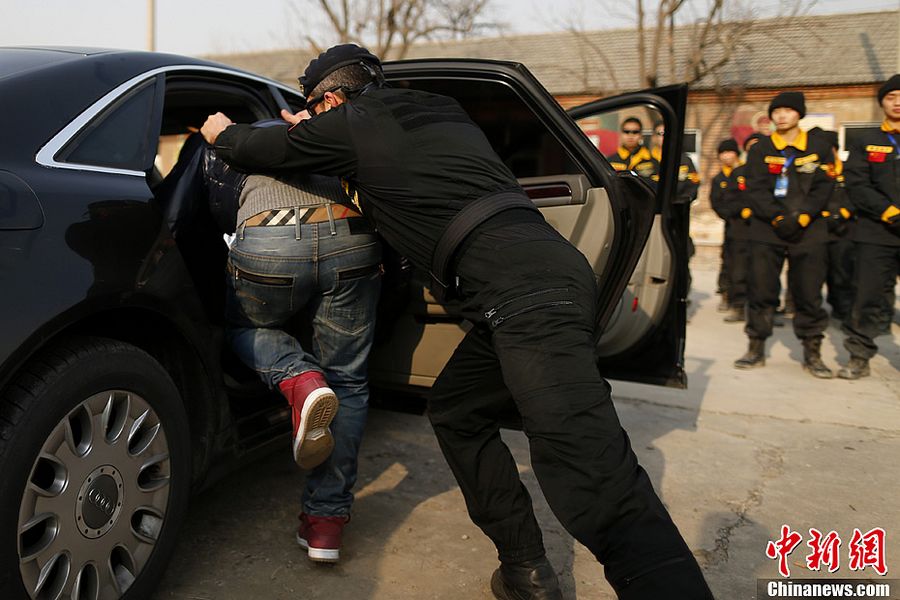 Фото: посещение китайского лагеря тренировки телохранителей