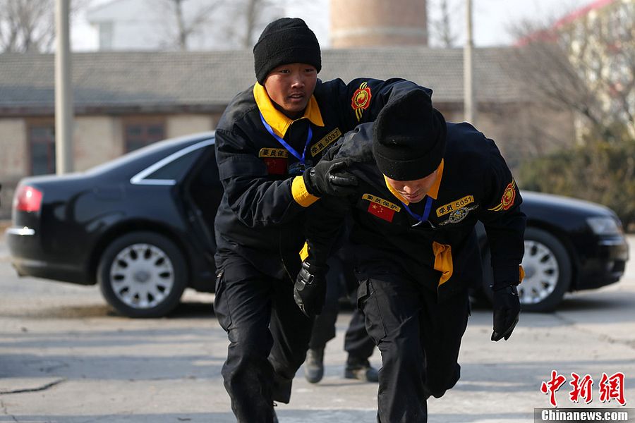 Фото: посещение китайского лагеря тренировки телохранителей