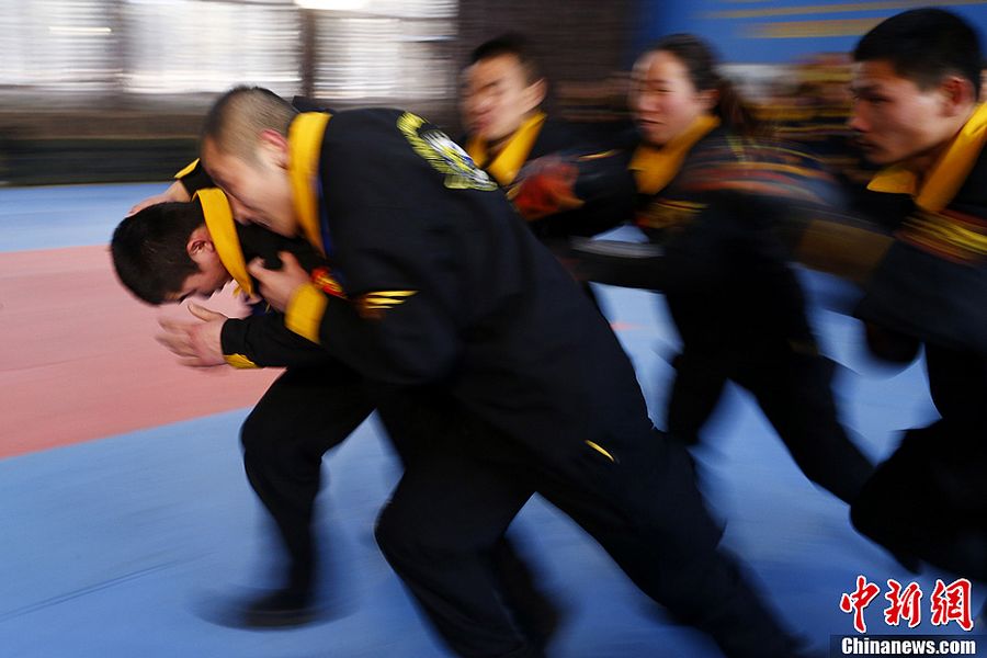 Фото: посещение китайского лагеря тренировки телохранителей