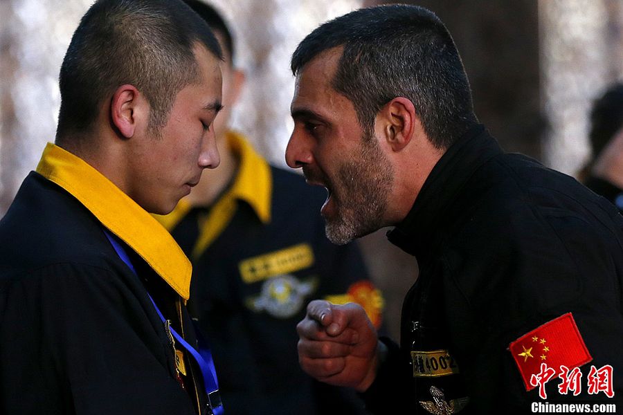 Фото: посещение китайского лагеря тренировки телохранителей