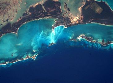 Канадский астронавт Крис Хэдфилд выложил в Twitter шикарные фото Земли из Космоса 