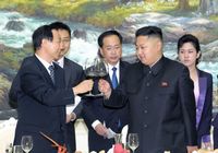 Суровые телохранительницы не отходят ни на шаг от Ким Чен Ына