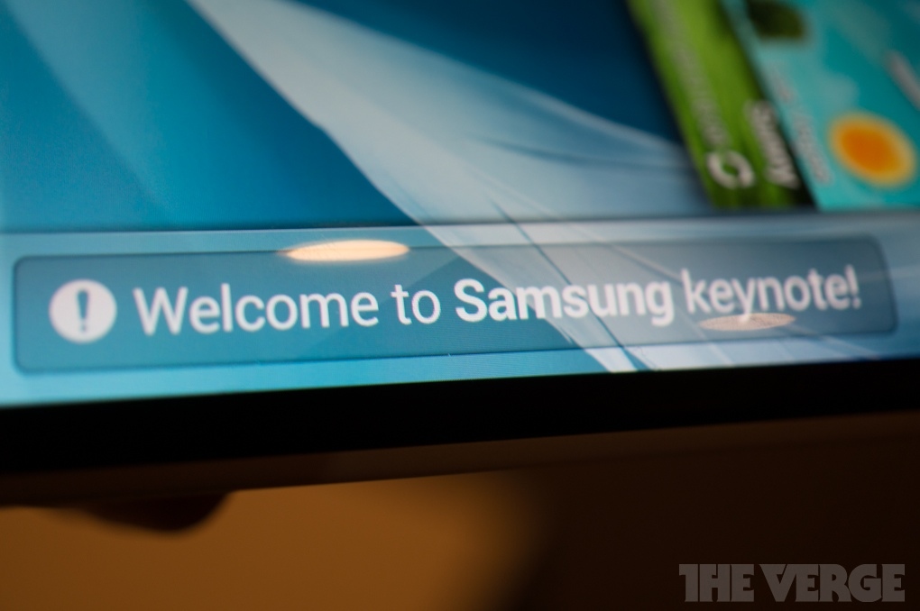 Компания «Samsung» показала смартфон с гибким дисплеем OLED