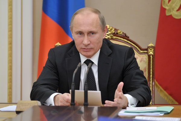 В России необходимо создать условия для инвестиций и направить их на развитие инфраструктуры - Путин