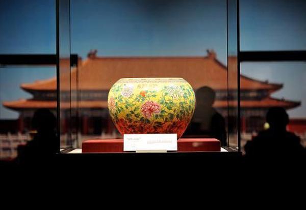 Выставка «сокровищ Гугуна – фарфоровые изделия Цыси» проходит в государственном музее