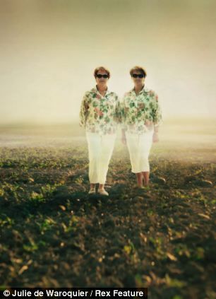 Сказочные близнецы в объективе французского фотографа